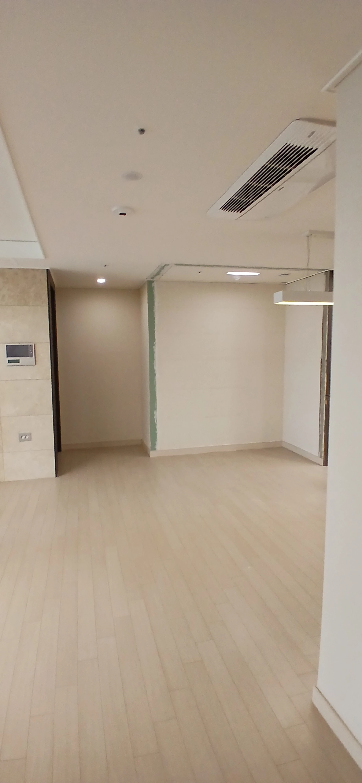 드레스룸 경계 가벽 철거 및 공간 재구성 시공 후 수도권 아파트